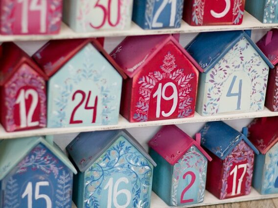 家の形のカレンダーの画像