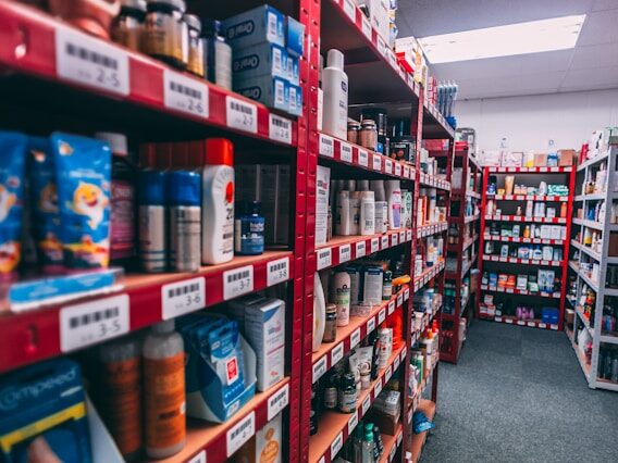 ホームセンターの棚の画像