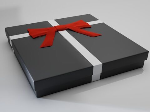 赤いリボンが付いた黒いボックスの画像