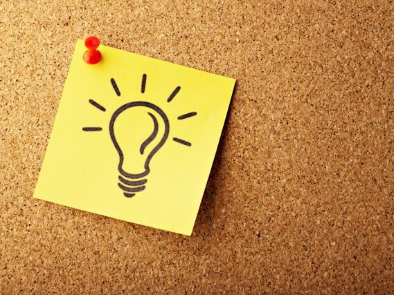 付箋に電気マークが描かれている画像