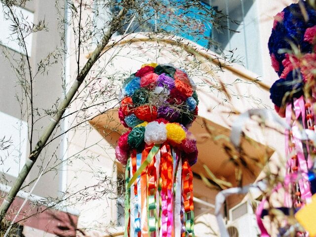仙台七夕祭りの飾りの画像