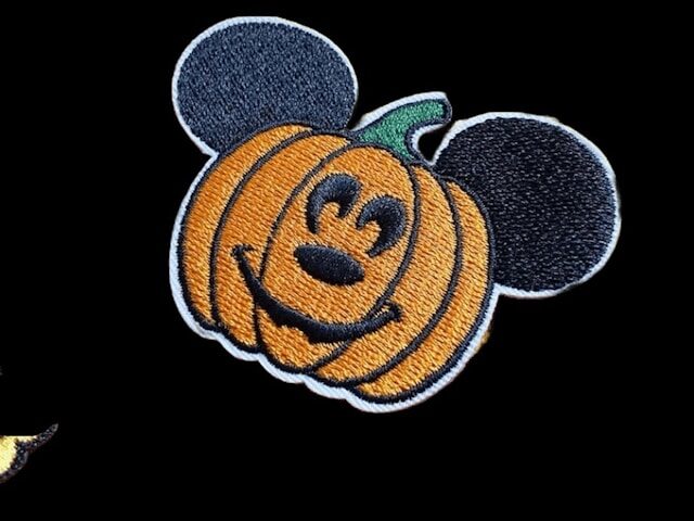 ミッキーマウスの刺繍ワッペンの画像