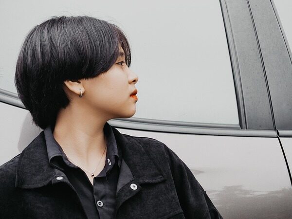 黒髪ショートヘアーの女性の画像