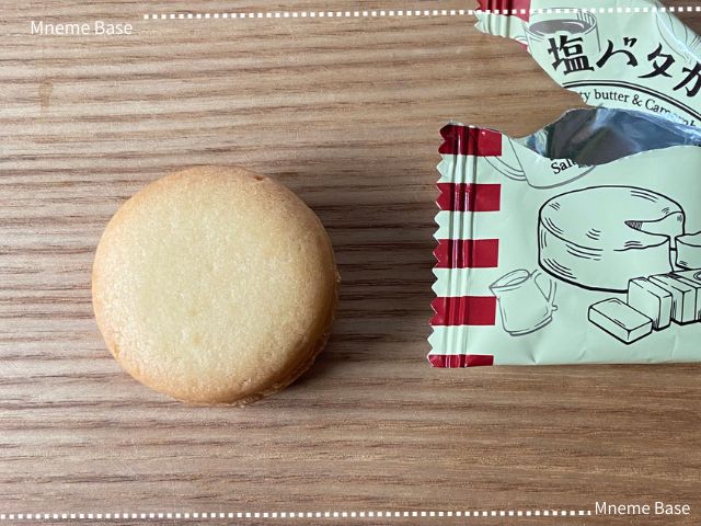 クッキーが一つ置いてある画像